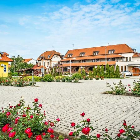 Hotel Rozsa Csarda Bungalow & Caravan Park Hegyeshalom Εξωτερικό φωτογραφία