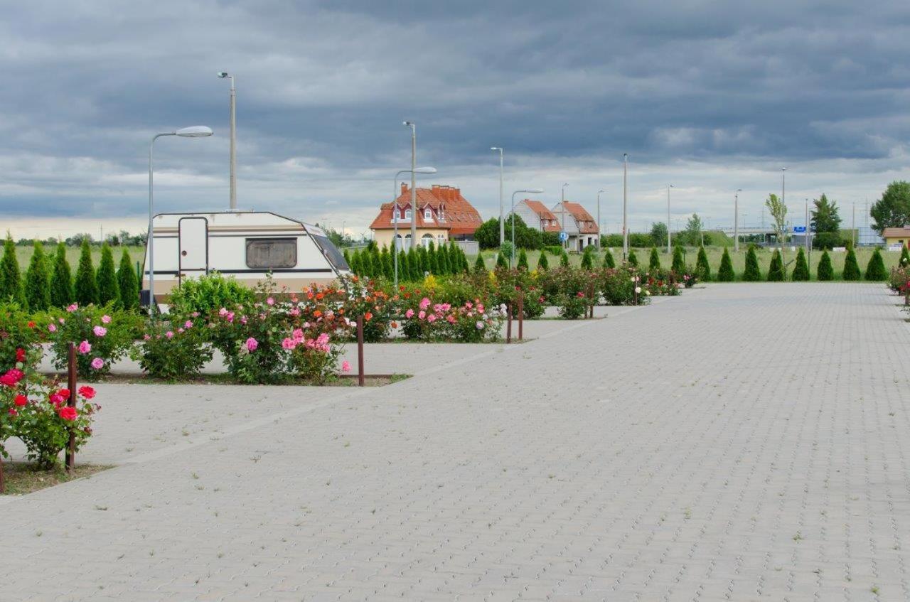 Hotel Rozsa Csarda Bungalow & Caravan Park Hegyeshalom Εξωτερικό φωτογραφία