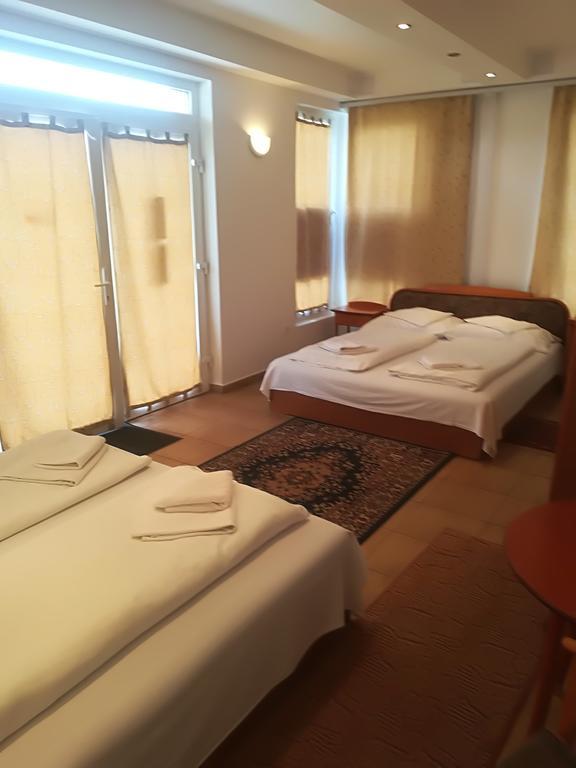 Hotel Rozsa Csarda Bungalow & Caravan Park Hegyeshalom Εξωτερικό φωτογραφία