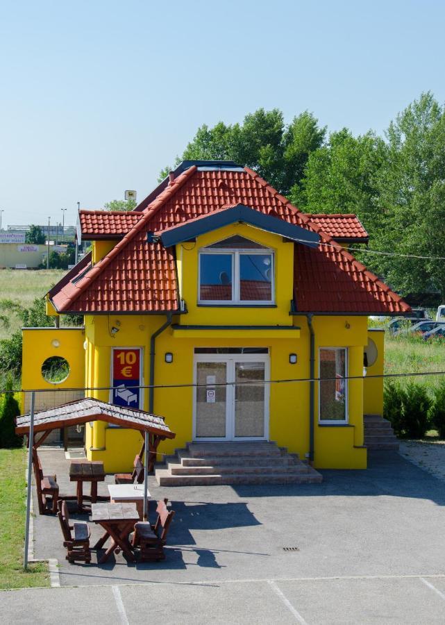 Hotel Rozsa Csarda Bungalow & Caravan Park Hegyeshalom Εξωτερικό φωτογραφία